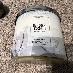 White Barn Mahogany Coconut Candle with Gray and White Design
